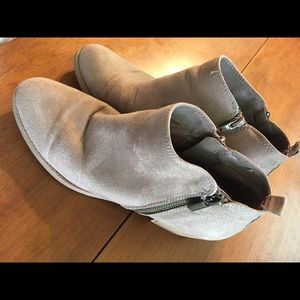 zip up booties